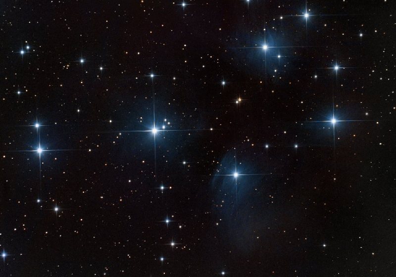 A chuva dupla de estrelas cadentes Plêiades e Leônidas promete 15 meteoros por hora à meia noite de 18 de novembro. – Foto: Davide Simonetti /CC 3.0