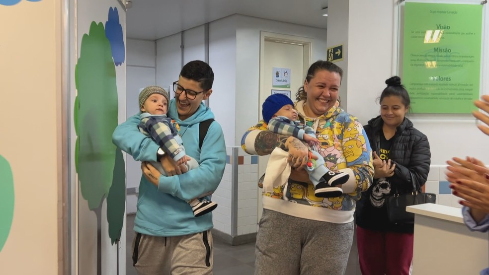 Agora, o casal já está em casa com os filhos. Um final feliz! Foto: Reprodução/RBS TV.