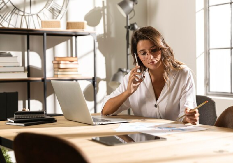 A GOVBR anunciou vagas de trabalho no formato home office para cientistas de dados. Baita oportunidade! - Foto: Reprodução/Freepik.