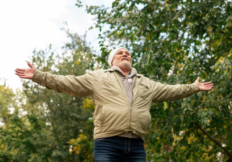 Ver o lado bom da vida pode prevenir contra demência além de tornar o dia a dia mais leve. - Foto: Reprodução/Freepik