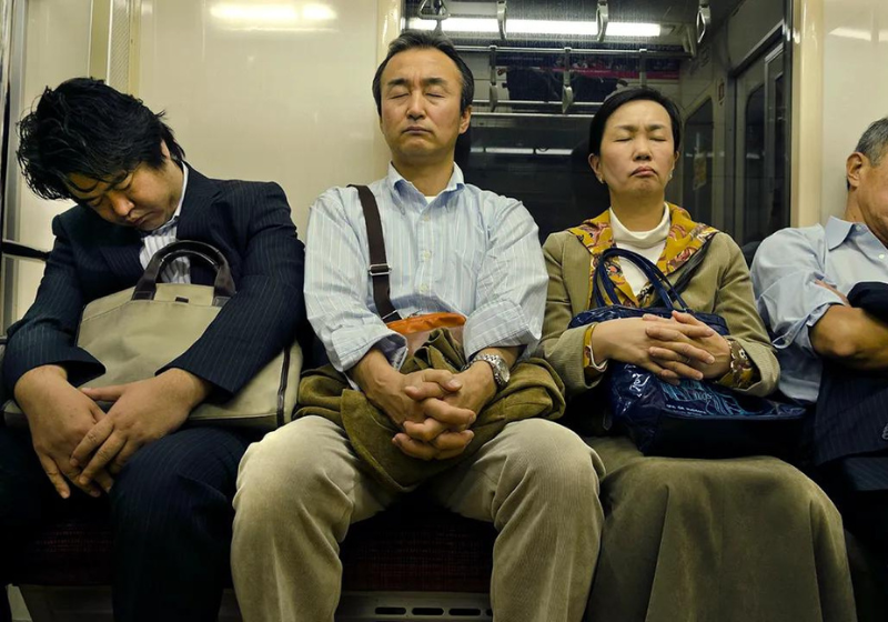 A Inemuri é uma técnica japonesa de chochilo curto que ajuda a retardar o envelhecimento cerebral e é muito comum no país asiático. - Foto: Reprodução/iStock