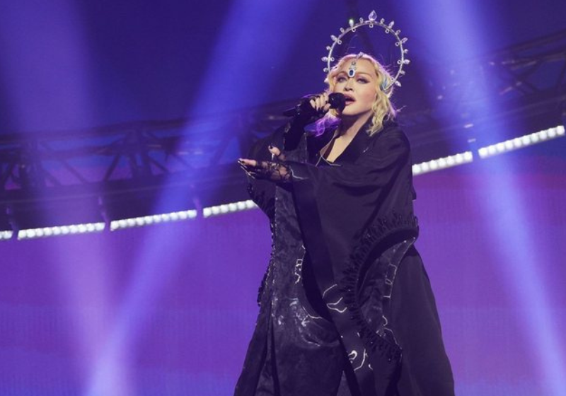 O anúncio saiu da própria boca da cantora: Madonna confirmou que virá ao Brasil em breve. Foto: Reprodução/Kevin Mazur (Getty Images).