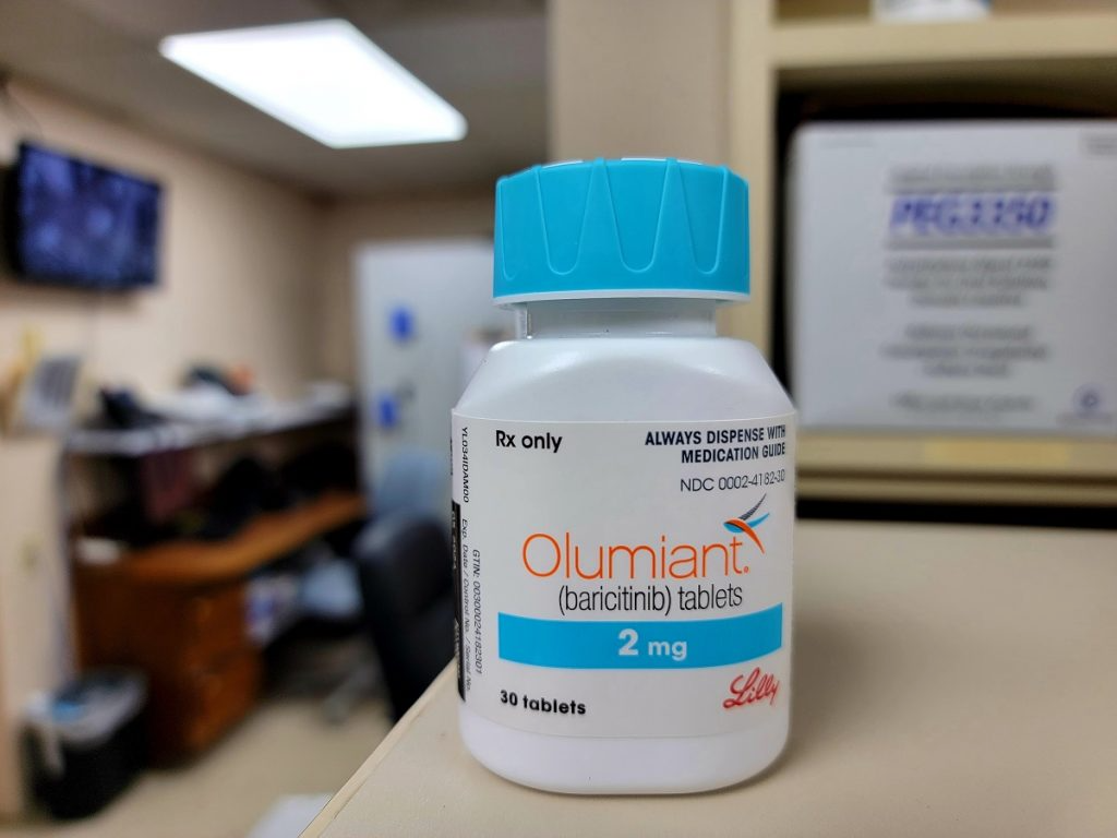 O Olumiant apresentou ótimos resultados no tratamento. Foto: Reprodução/WireStock Creatos (Shutterstock).