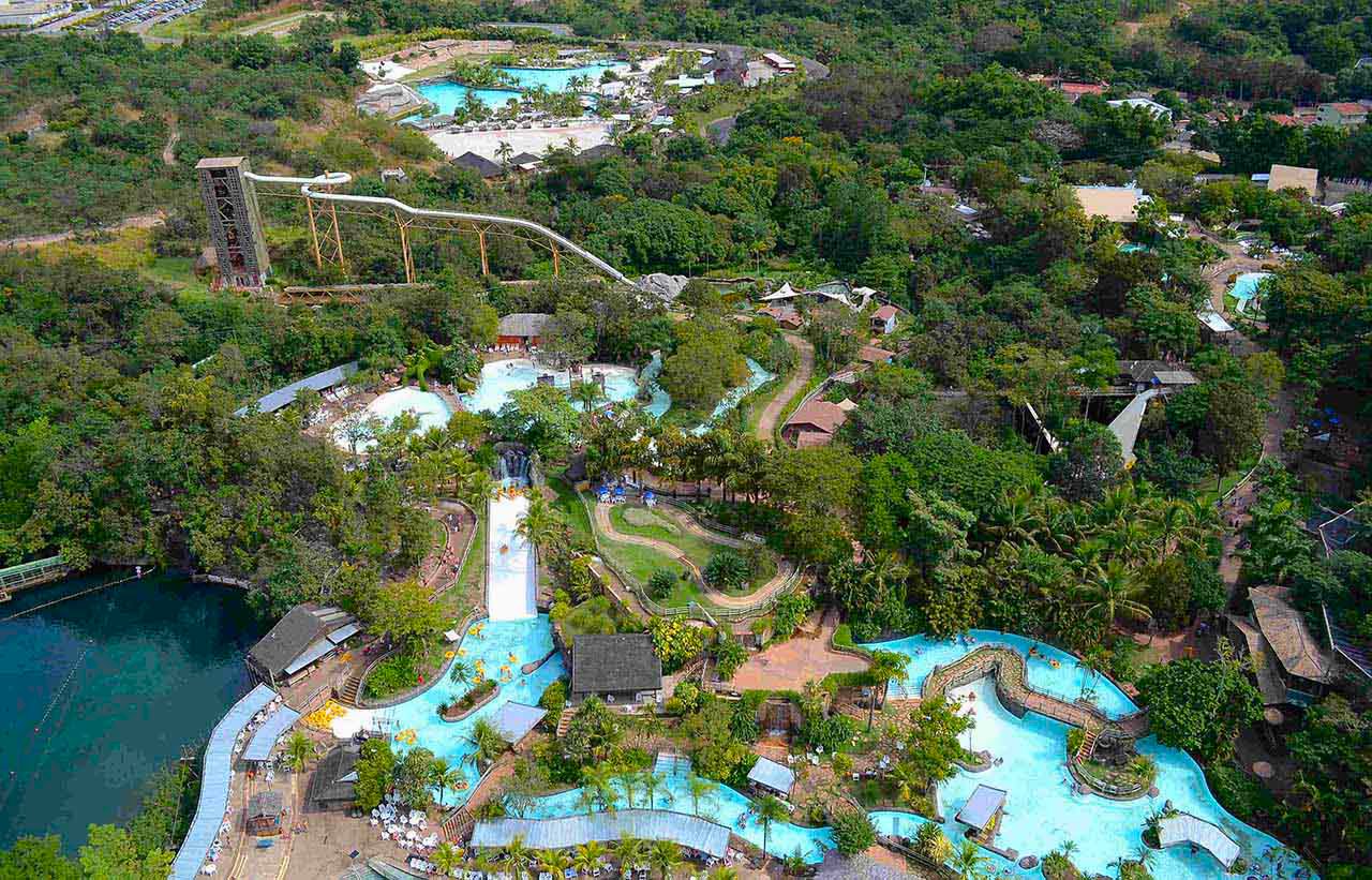 Foto Panorâmica do complexo Rio Quente, o Hot Park Quente, em Goiás, que está no ranking dos 10 melhores do mundo - Foto: divulgação