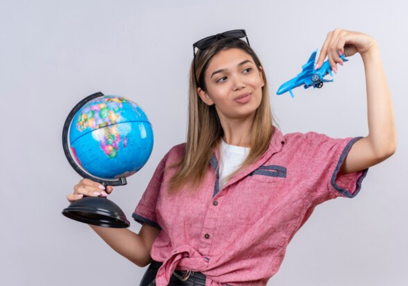 Útil ao agradável! Essas 13 profissões te permitem ganhar a vida viajando. Foto: Reprodução/Freepik.