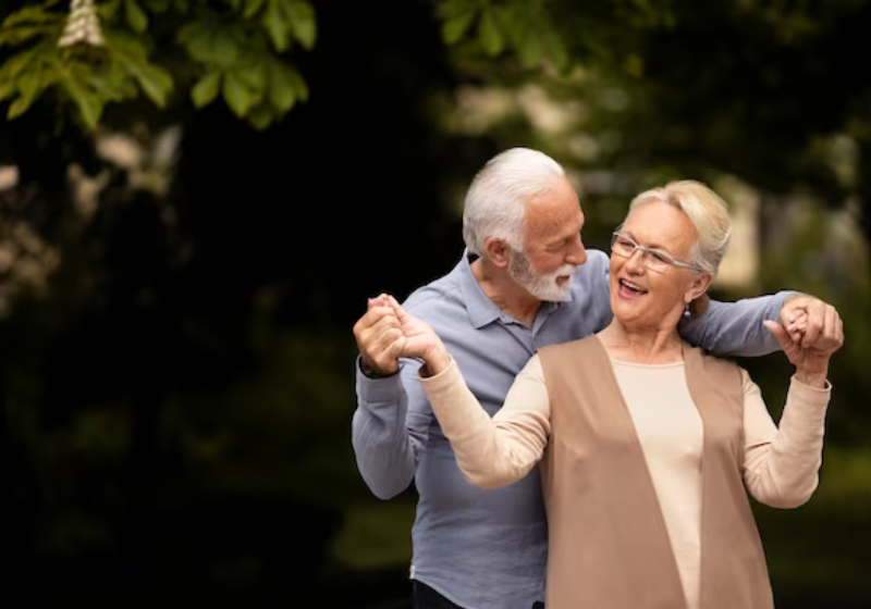 Se você quer diminuir o risco de demência, comece a pensar positivamente! Foto: Reprodução/Freepik.