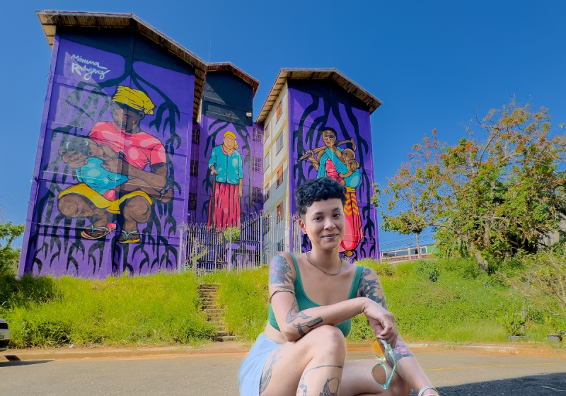 A arte de Mimura ajudou a levar mais cor para prédios da periferia de SP com um grafite gigante - Foto: Miguel Salvatore