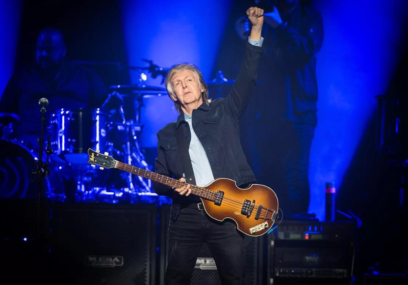 Depois de terem assistido a passagem de som, os estudantes de música de Brasília ganharam do ex-Beatle, Paul McCartney, ingressos de graça para o show desta semana. - Foto: Samir Hussein/WireImage