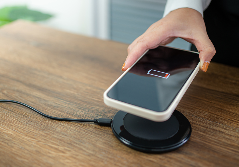 Os cientistas desenvolveram um novo método para transmitir dados que utiliza menos energia sem usar o bluetooth. - Foto: reprodução/charliepix