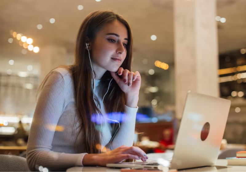 Veja como participar do curso de Tecnologias Digitais do MEC. É online, e basta ter internet para aprender. - Foto: Freepik.