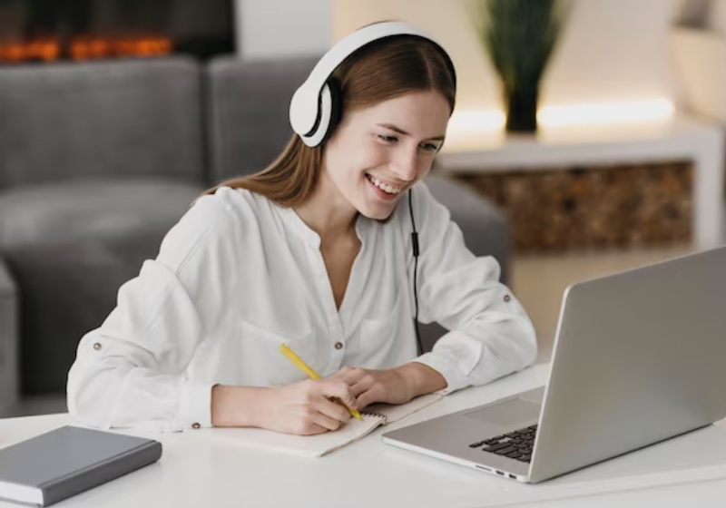 São mais de mil bolsas gratuitas para cursos de TI, Tecnologia da Informação. Veja como se inscrever! Foto: Reprodução/Freepik.