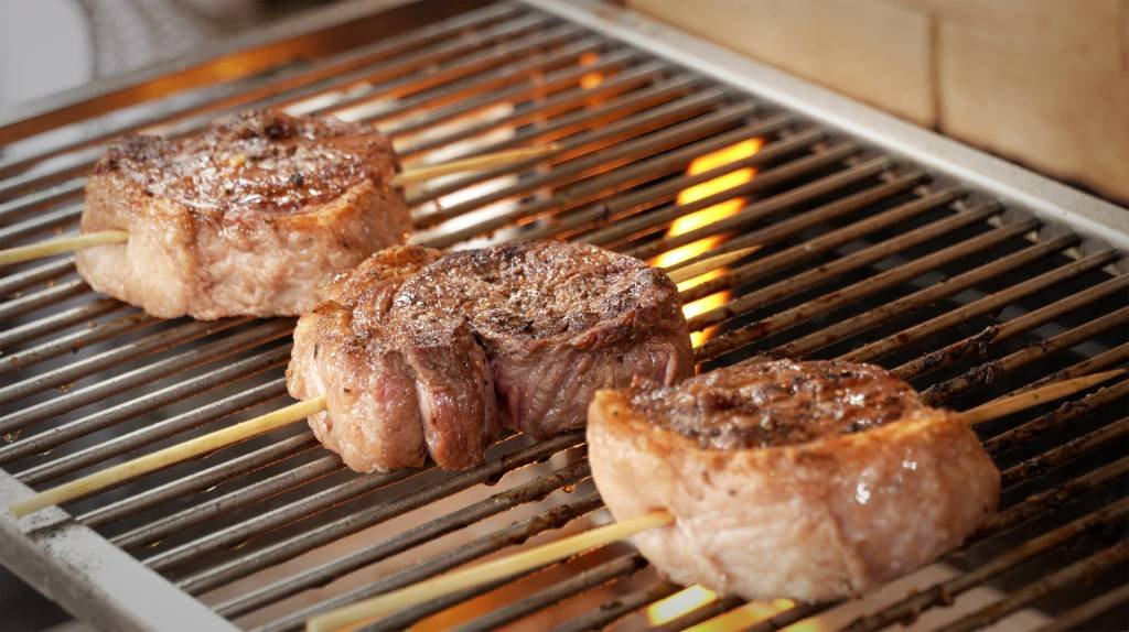 A fraldinha também fica ótima na churrasqueira. O corte é bom, bonito e barato! Foto: Reprodução/Churrasqueadas.