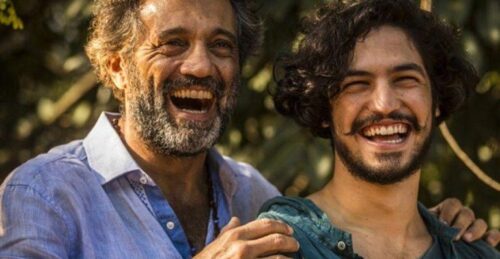 Gabriel Leone ao lado de Domingo Montagner, nas das gravações de Velho Chico, novela exibida pela TV Globo em 2016.- Foto: divulgação / TV Globo