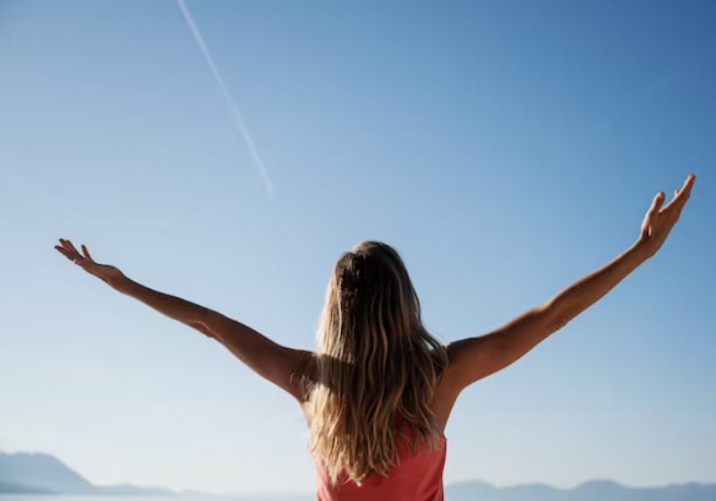 Basta alguns minutos por dia agradecendo. Sua saúde vai literalmente agradecer também! Foto: Reprodução/Freepik.