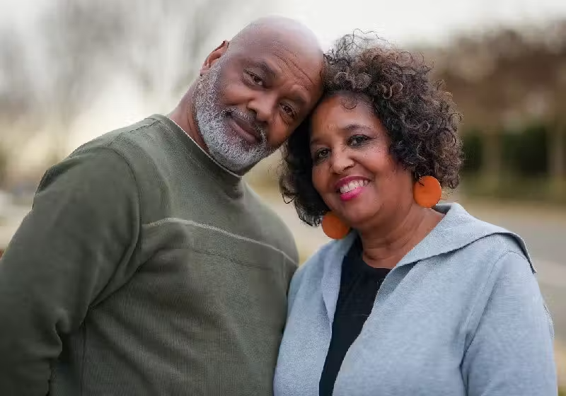 Para não ser dependente dos filhos na velhice é preciso se organizar financeiramente e começar a poupar desde já. - Foto: Joko Narimo / Pixabay