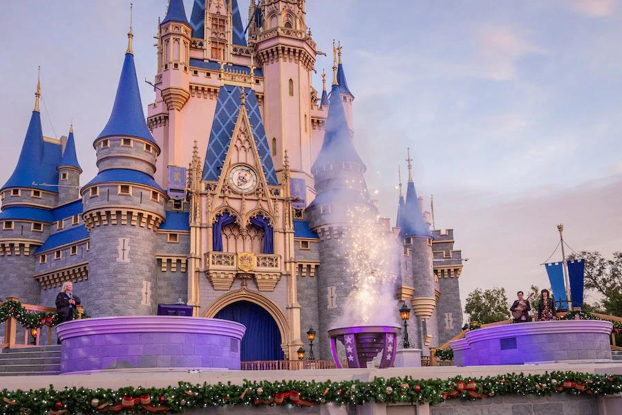 “Magia” da Disney leva mensagens feitas pelos familiares para o céu. - Foto: reprodução/Walt Disney World