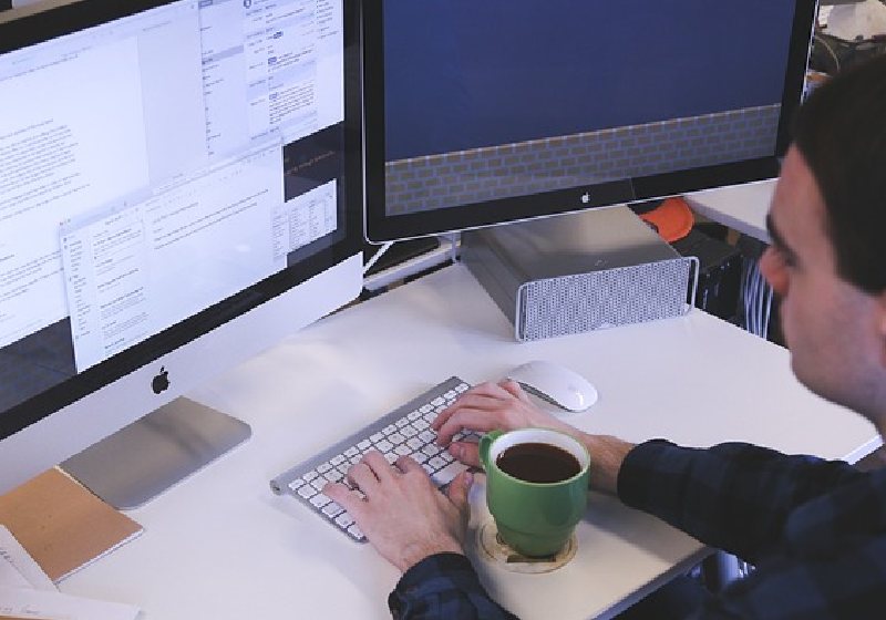 Em segundo lugar no ranking das profissões com pessoas mais felizes está a área de tecnologia. - Foto: StartupStockPhotos / Pixabay