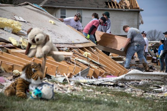 O valor será destinado para ajuda na reconstrução das casas atingidas, e alimentação e lar temporário. Foto: Reprodução/Troy Stolt/AP.
