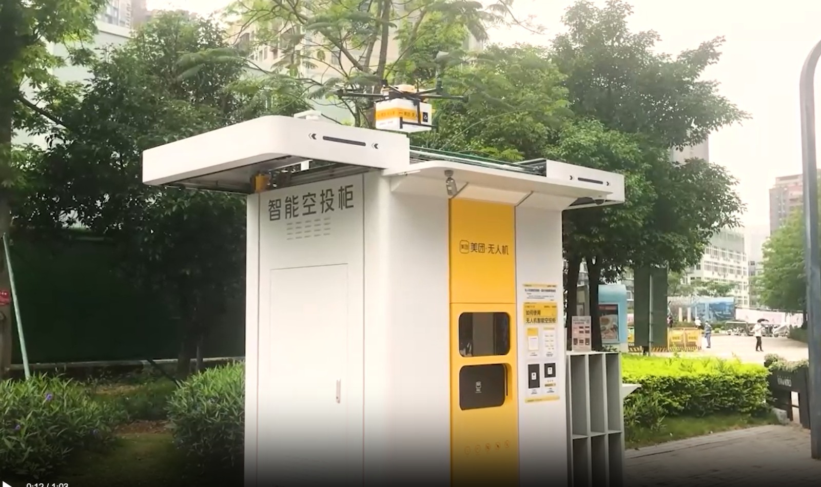 Quiosques onde os drones deixam o delivery e os clientes retiram a comida - Foto: Zeyi Yang 