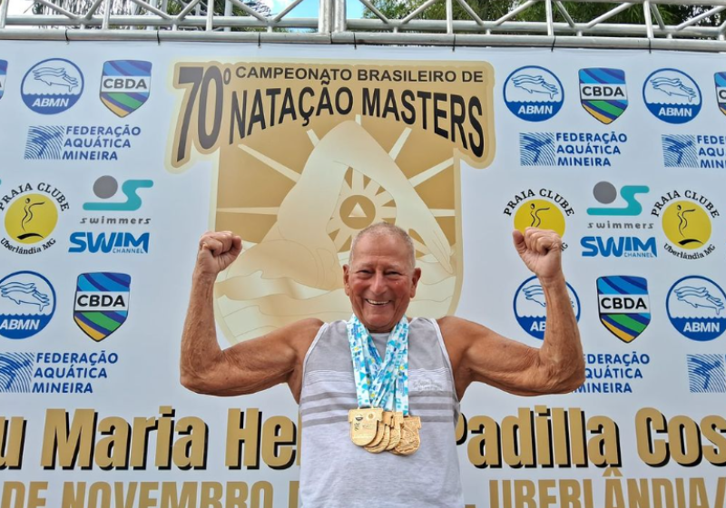 O vovô Guilherme treinou por praticamente 10 meses para bater os recordes mundiais de natação com seus 95 anos. - Foto: reprodução/Instagram @clubedeteniscatanduva