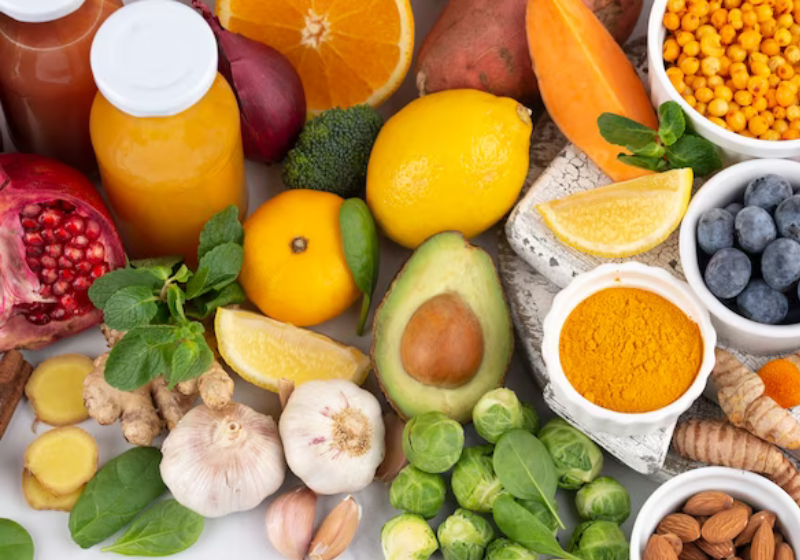 Com essas dicas, consumir alimentos anti-inflamatórios vai ficar bem mais fácil. Veja quais são abaixo! Foto: Freepik.