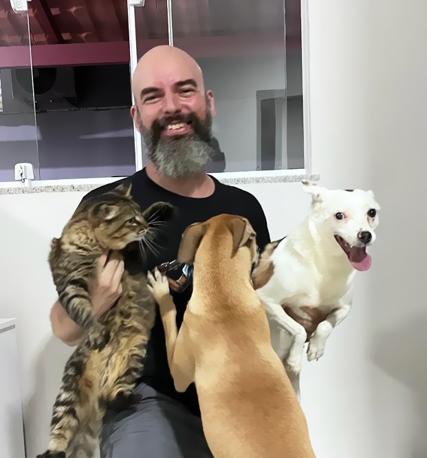 Leonardo Zamprogno é o criador do jogo e um apaixonado por pets. - Foto: Arquivo pessoal