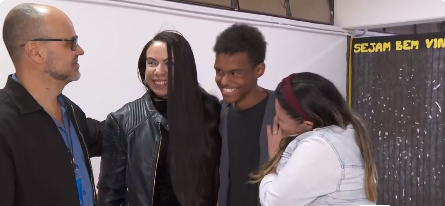 Na escola onde fez o ensino médio, Matheus ganhou o carinho dos profissionais. Foto: G1.