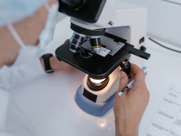  O novo medicamento conseguiria impedir que a bactéria se protegesse dos tratamentos e do sistema imunológico do corpo humano. - Foto: reprodução/Tima Miroshnichenko/Pexels