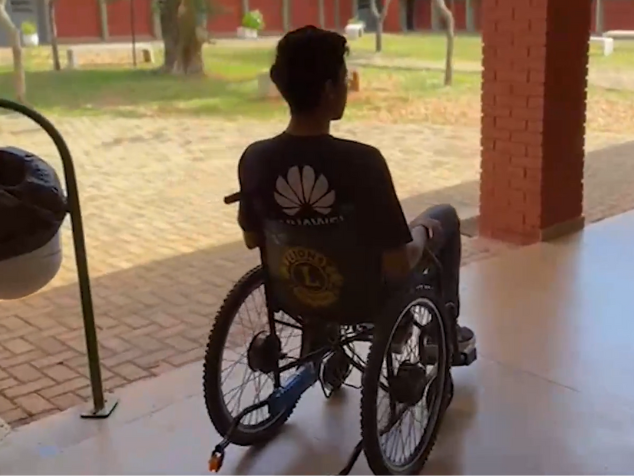 Uma cadeira elétrica pode chegar a R$ 20 mil, já o modelo dos estudantes custa R$ 3,8 mil. - Foto: Arquivo Pessoal 