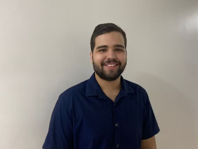 Esse estudante de apenas 22 anos agora é o diplomata mais novo de todo o Brasil. - Foto: reprodução/Maria Romero