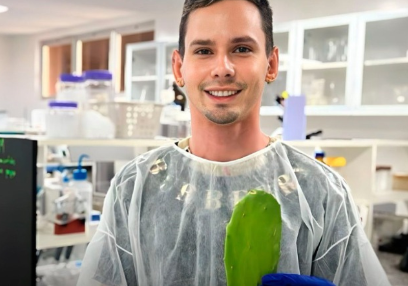 O medicamento, que ajuda no tratamento contra feridas cutâneas, foi desenvolvido a partir de um cacto do Nordeste pelo farmacêutico brasileiro Igor Gomes. - Foto: Ascom/Conselho Federal de Farmácia.