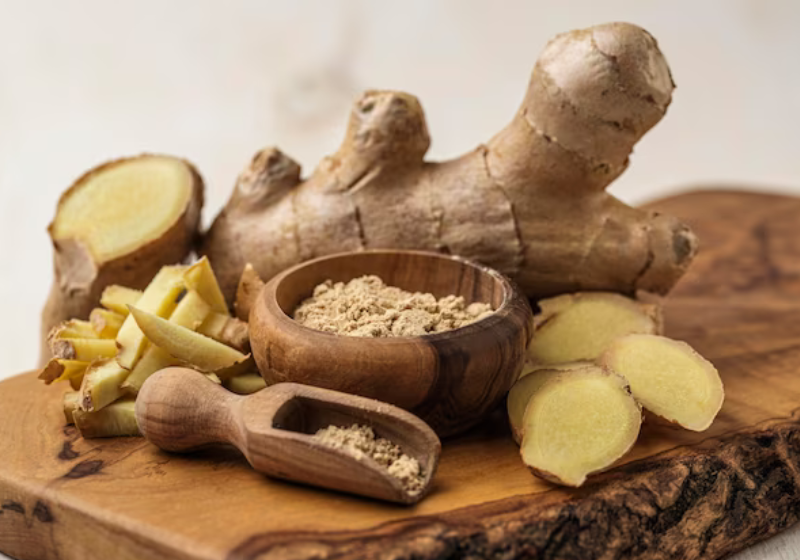 O gengibre é uma planta que possui propriedades anti-inflamatórias e analgésicas. Foto: Freepik.