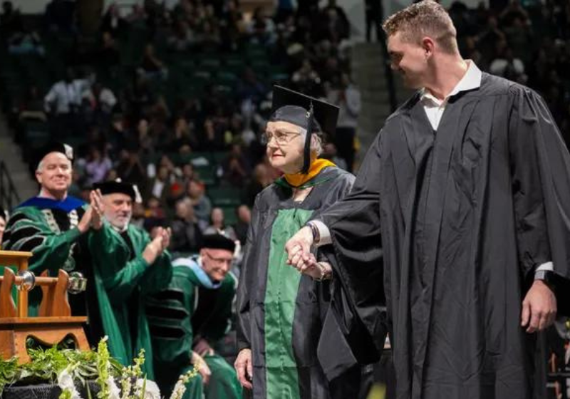 Essa idosa venceu vários desafios e concluiu o mestrado em uma universidade aos 90 anos. Foto: Ahna Hubnik (University of North Texas).