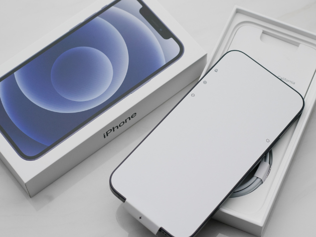 O novo recurso contra roubo do iPhone tem que ser baixado na atualização da versão 17.3 do iOS e depois ativado no aparelho.- Foto: reprodução/Canva Pro