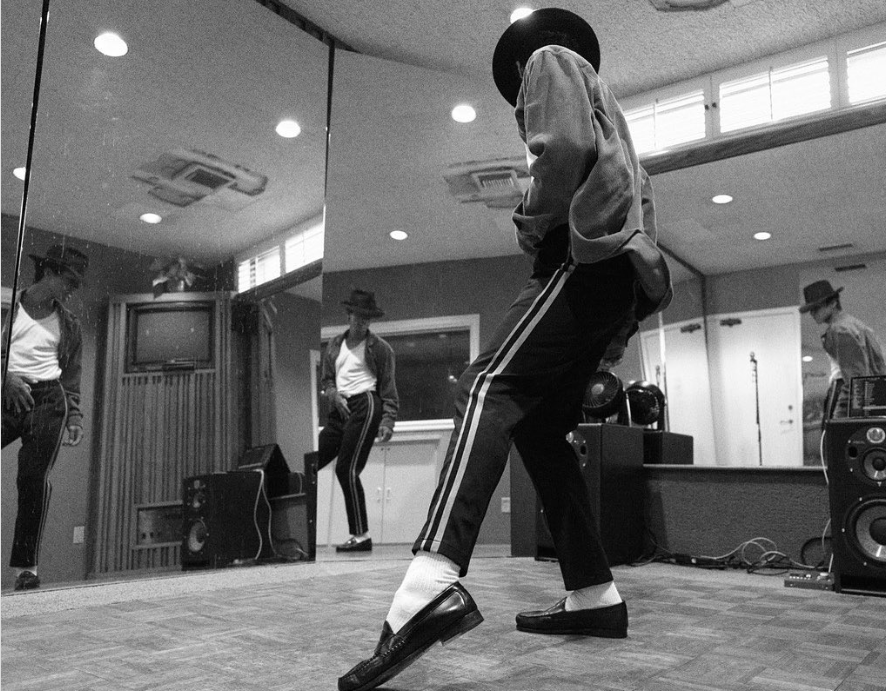 No Instagram, o rapaz chama a atenção pela semelhança com o tio. Foto: Instagram/@jaafarjackson.