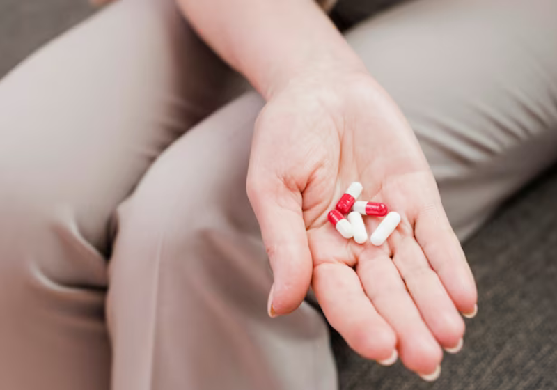 Chega de vários comprimidos. O novo medicamento combina dois fármacos em dose única para combater o HIV e já está sendo distribuído pelo SUS em todo o Brasil. -Foto: Freepik.