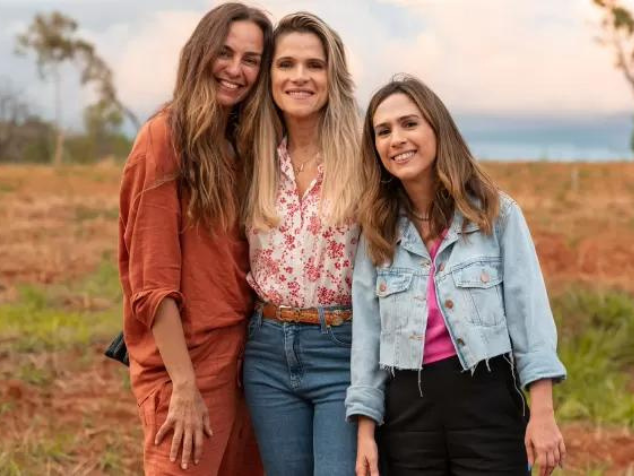  A diretora Susana Garcia, com as atrizes Ingrid Guimarães e Tata Werneck. - Foto: Ellen Soares