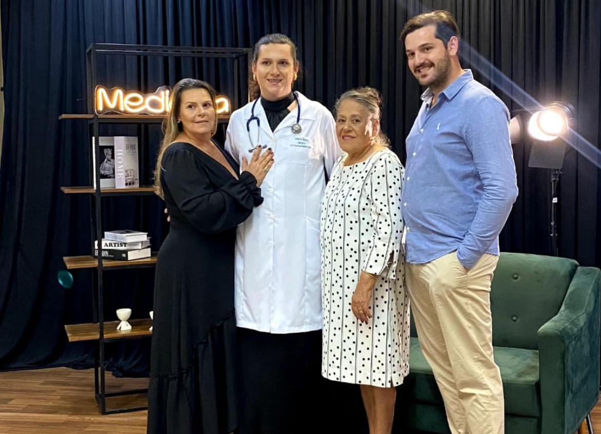 Foi durante a faculdade que Stella conseguiu compreender melhor a transgeneridade e se aceitar. - Foto: reprodução/Instagram @stellag.branco