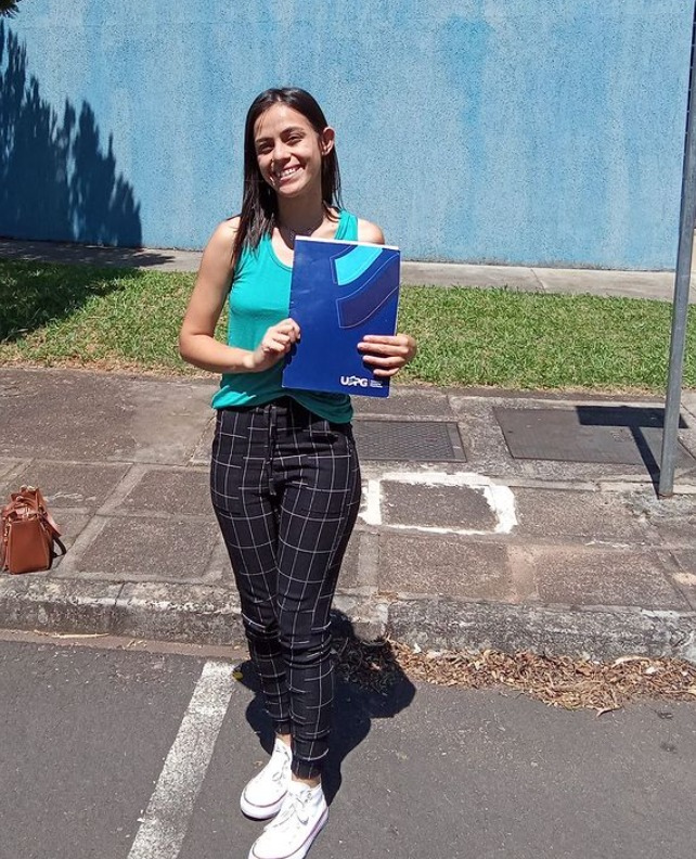  Depois que a história de Vanusa foi divulgada, muitas pessoas se sensibilizaram e ofereceram ajuda financeira para que ela morasse em um aluguel. Muita solidariedade! - Foto: reprodução/ Instagram vanusa_jaqueline