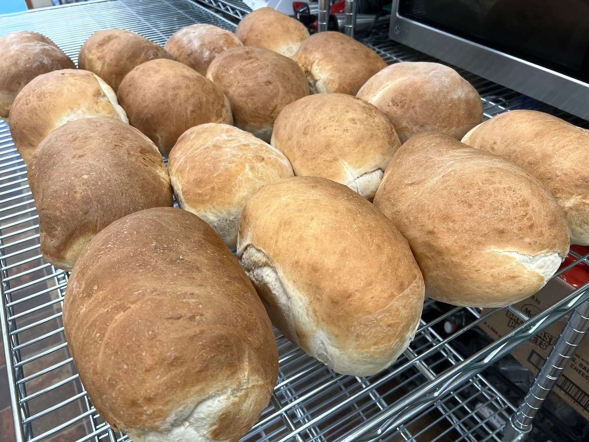 Os pães são fresquinhos e não levam nenhum conservante. Foto: Jared Scratch.