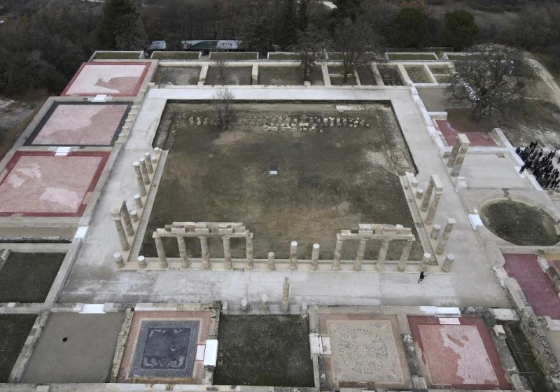 Foram 16 anos de restauração até que o Palácio onde Alexandre, o Grande, foi coroado fosse reaberto. Foto: Giannis Papanikos (AP).