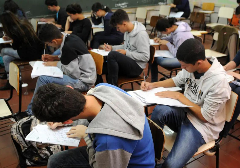 O Programa Pé de Meia vai beneficiar estudantes com uma poupança para que terminem o Ensino Médio. - Foto: Gabriel Jabur (Agência Brasília).