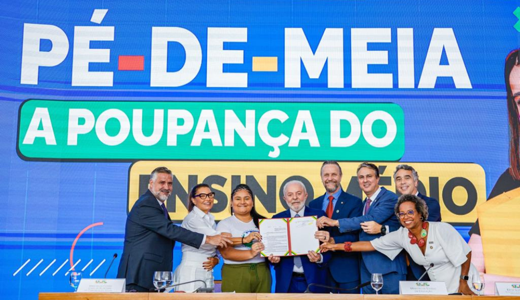 A lei foi sancionada hoje em coletiva e entra em vigor já nos próximos 10 dias. Foto: Ricardo Stuckert.