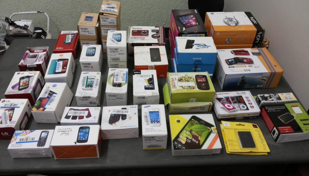 Entre os itens do leilão, estão eletrônicos, ipads, notebooks e muito mais. Foto: Reprodução.