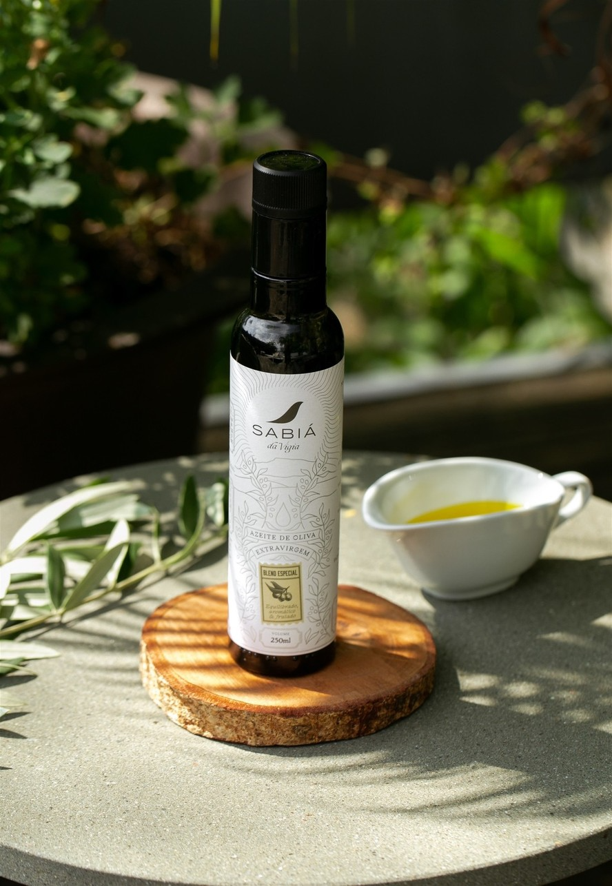 O Sabiá mistura quatro diferentes azeitonas para criar um dos melhores azeites do mundo. Foto: Divulgação.