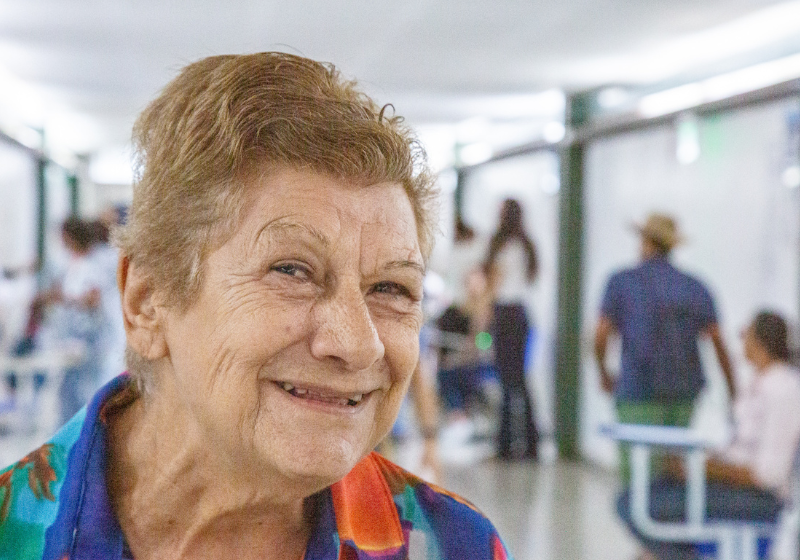 Dona Maria Elisa foi incentiva pela filha e quer uma vaga para cursar Geografia na universidade. Foto: Luís Gustavo Prado (Secom UnB).