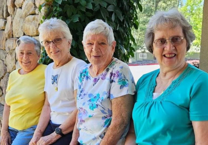 Depois de 70 anos, essas amigas do ensino médio estão morando juntas novamente. Foto: Atria Senior Living.