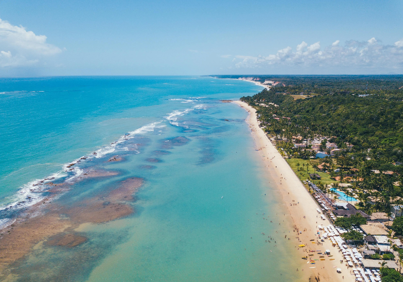 Tem como Arraial d'Ajuda não ser a cidade mais acolhedora do mundo? Olha que coisa incrível! Foto: Balla Photography (Unshplash).