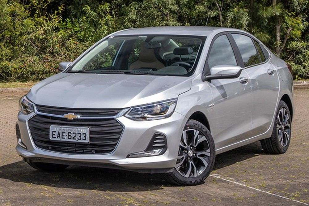 O Onix Plus ficou em segundo lugar, com 13,5 km/l na cidade com gasolina. Foto: Autoesporte.