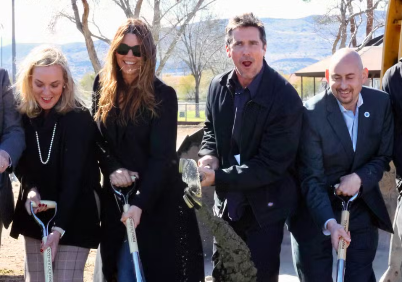 Os 12 lares adotivos construídos por Christian Bale são casas que vão beneficiar até 70 crianças nos EUA. - Foto: Sibi Blazic (AFP).